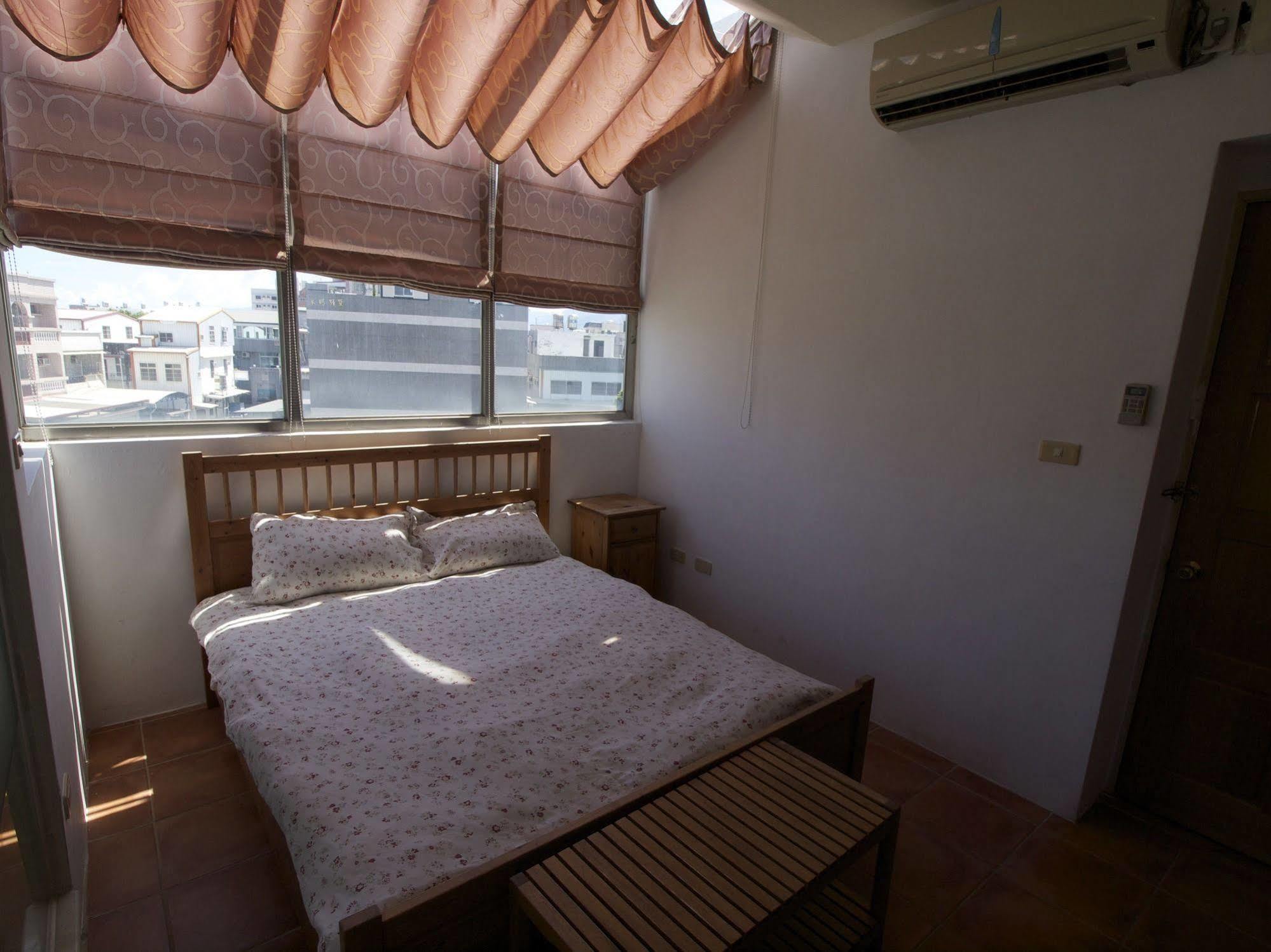 Oia Cafe B&B T'ai-tung Extérieur photo